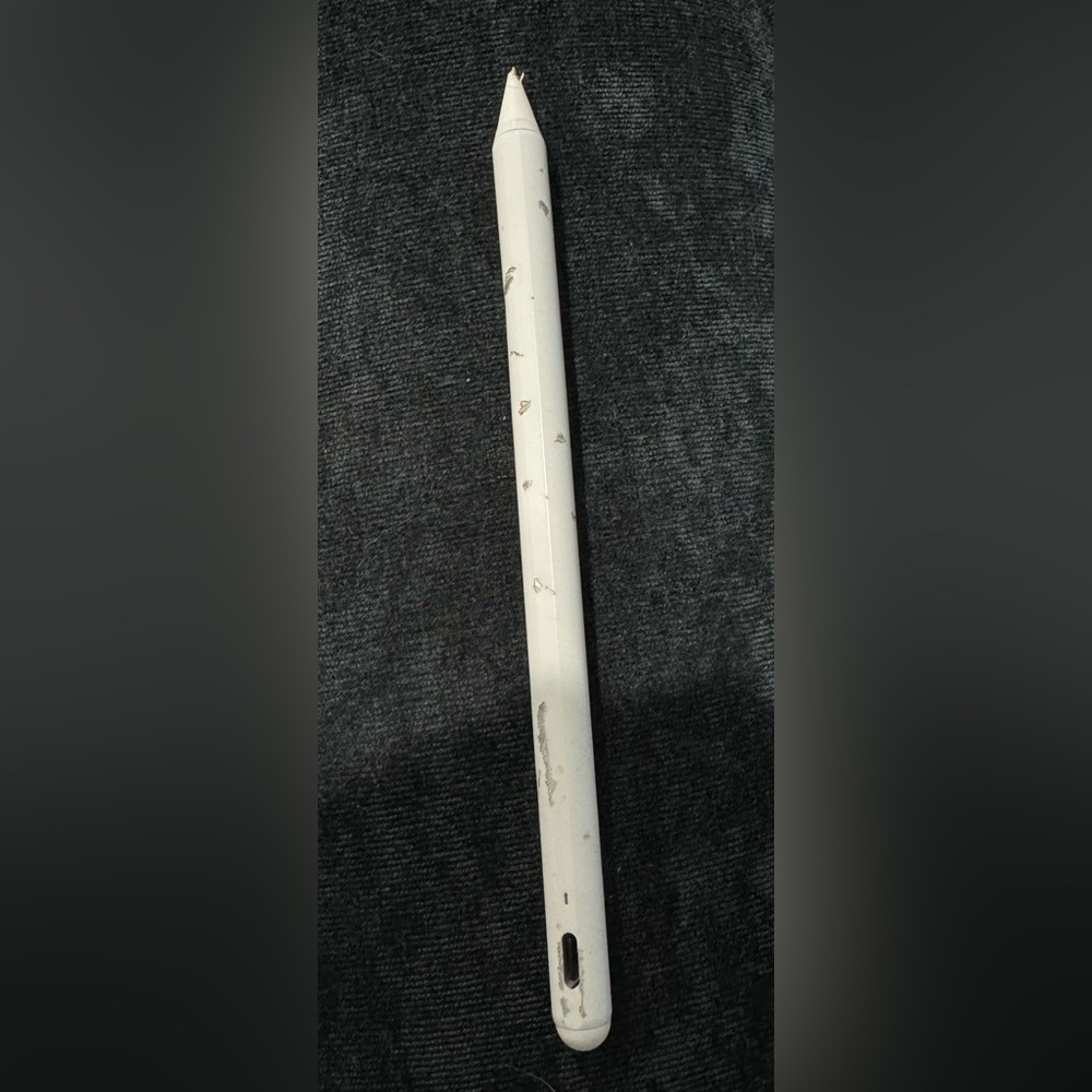White stylus currently used for an iPad, Bluetooth connection